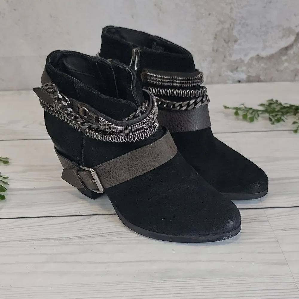 Trouve' Bristol Black Leather Ankle Boots with Chain Detail Womens Size 7M